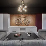 Zeni Ensuite, Cambridge