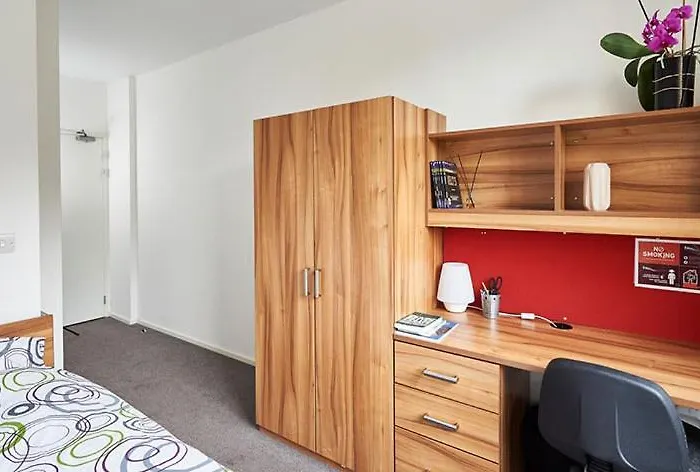 Zeni Ensuite, Cambridge